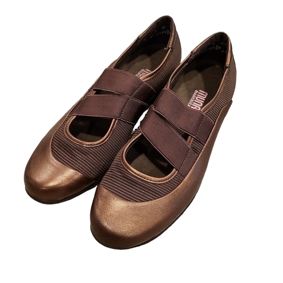 Munro American Bronze Mary Jane Slip-on Shoes, Made in USA, Size 7 - Picture 5 of 13